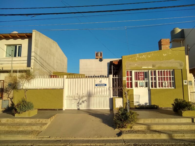 CASA EN BARRIO OESTE